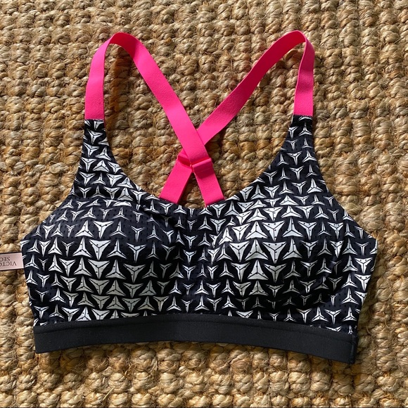 Victoria’s Secret Lightweight Sports Bra 32b NWT